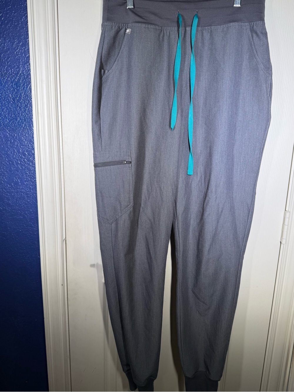 Figs Women’s Gray Joggers with Teal Drawstring Sz M/T